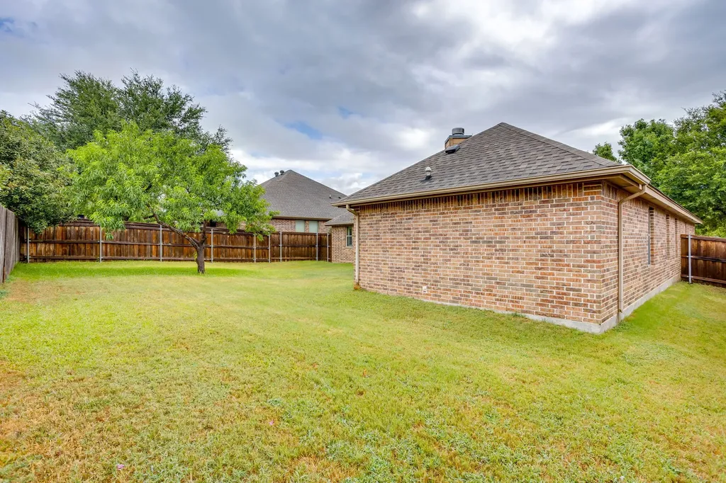 7412 Heights View Drive Benbrook TX 76126