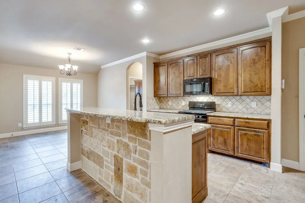 7412 Heights View Drive Benbrook TX 76126