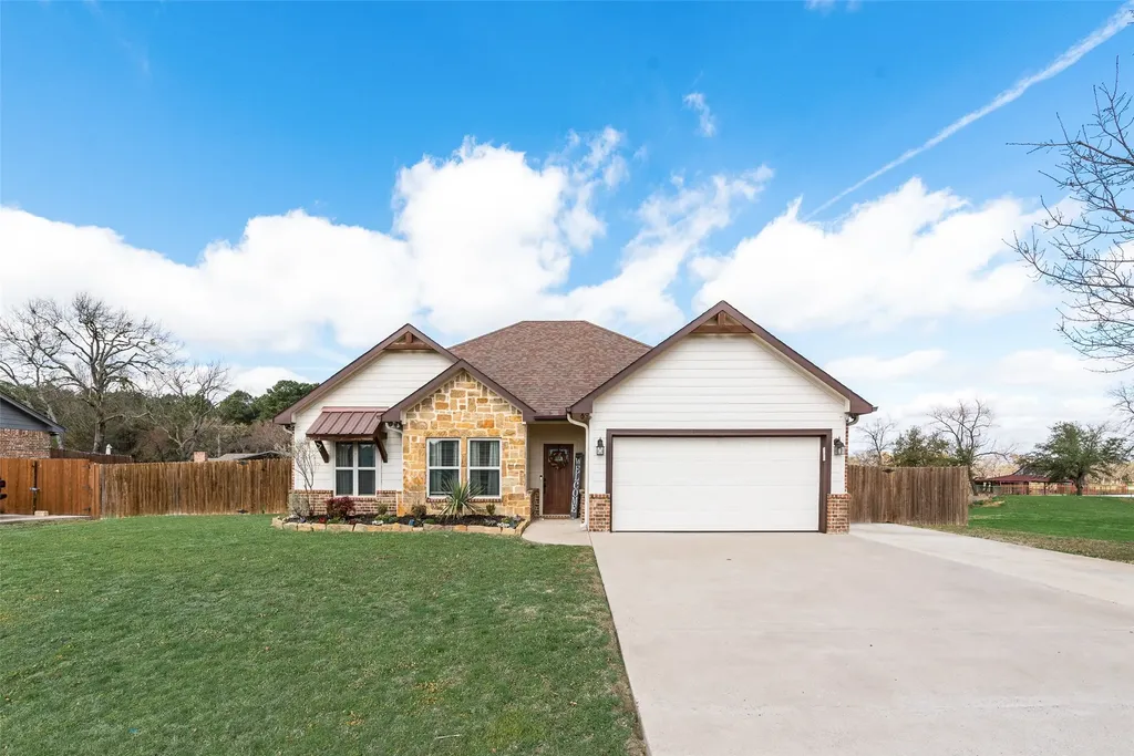 120 Horseshoe Lake Drive Edgewood TX 75117