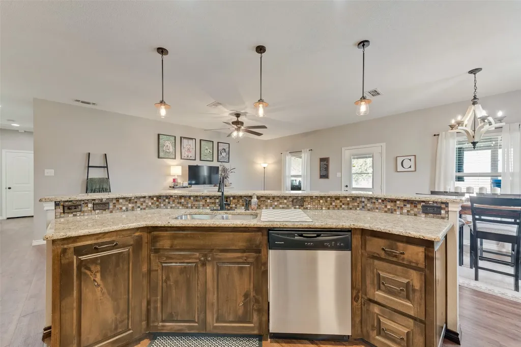 120 Horseshoe Lake Drive Edgewood TX 75117