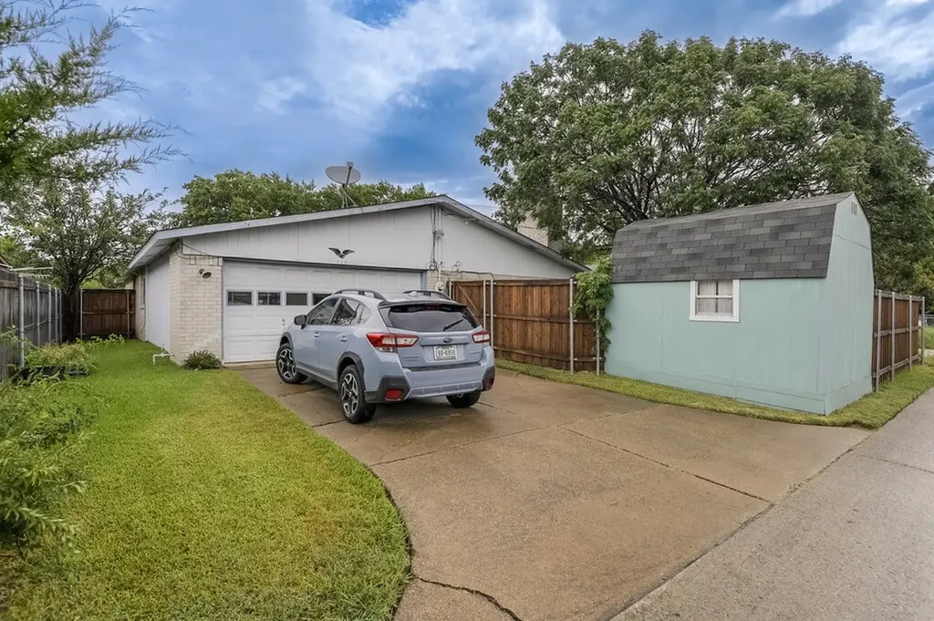 705 Bluebonnet Drive Grand Prairie TX 75052