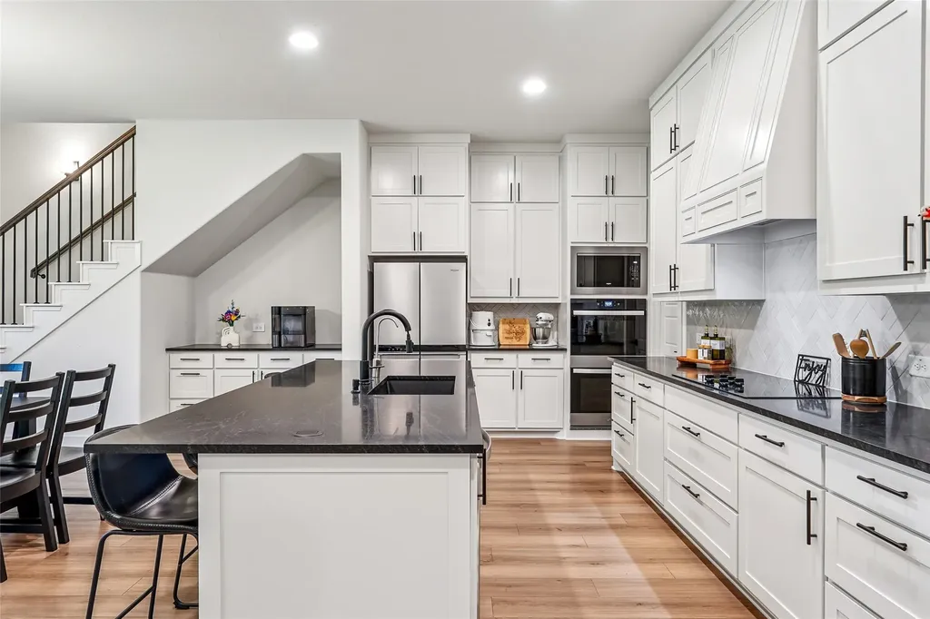 826 Townsman Court Midlothian TX 76065