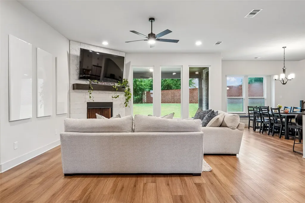 826 Townsman Court Midlothian TX 76065