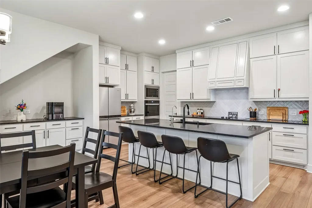 826 Townsman Court Midlothian TX 76065