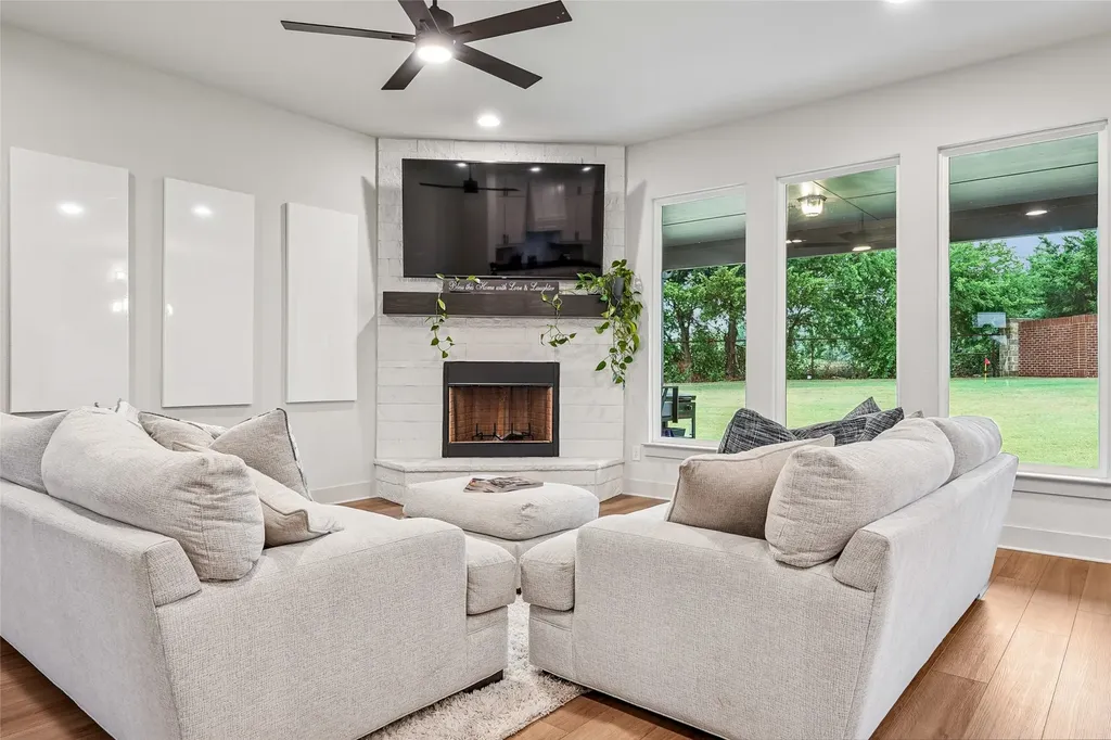826 Townsman Court Midlothian TX 76065