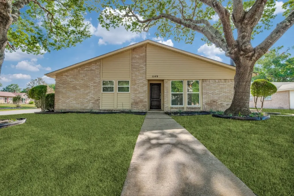 1149 Meadow Creek Court Lancaster TX 75146