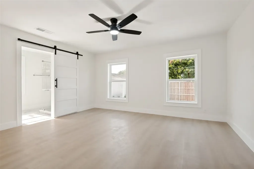 2450 Emmett Street Dallas TX 75211