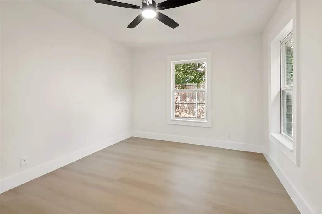 2450 Emmett Street Dallas TX 75211