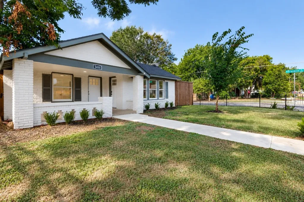 2450 Emmett Street Dallas TX 75211