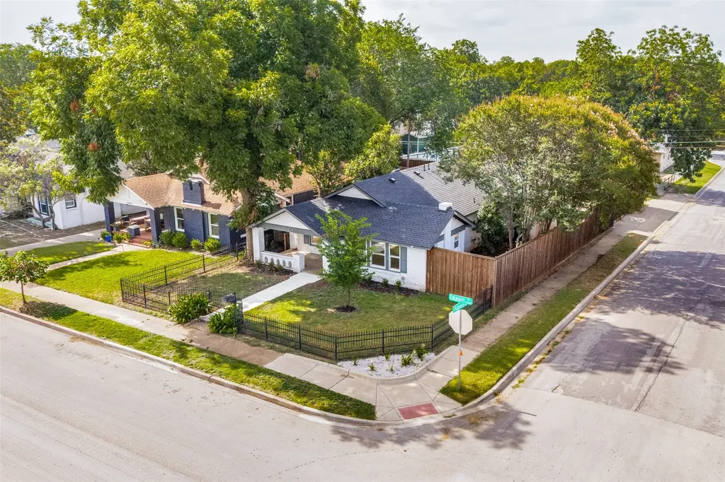 2450 Emmett Street Dallas TX 75211