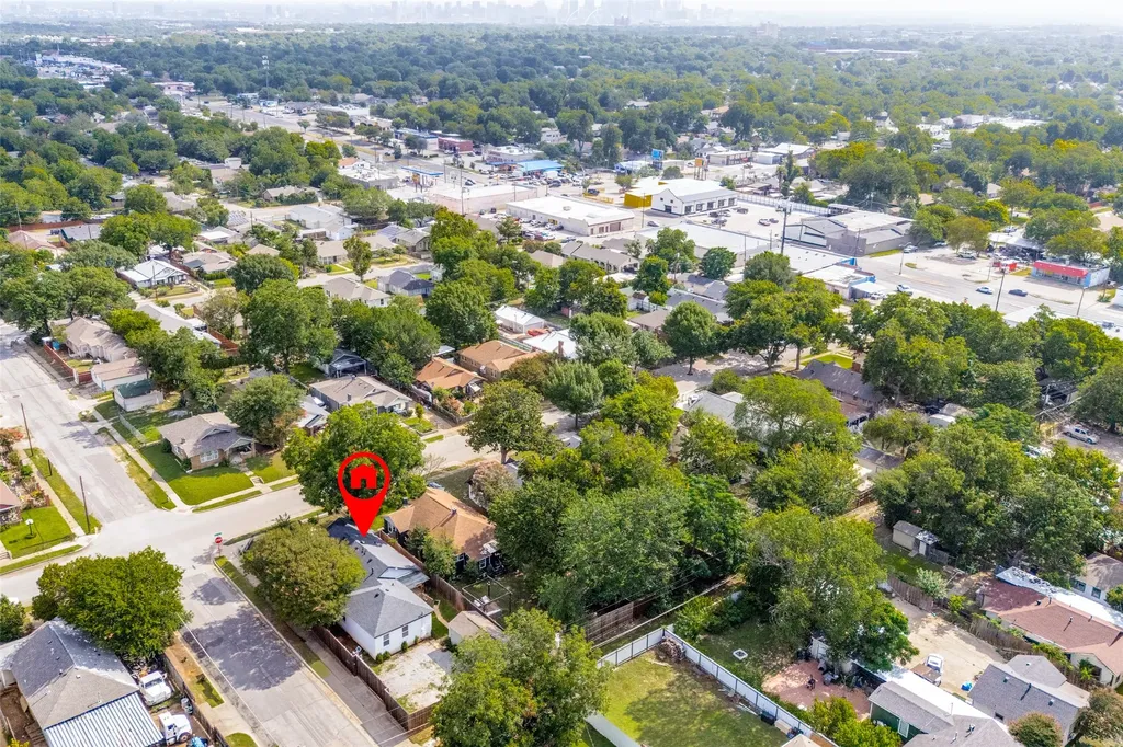 2450 Emmett Street Dallas TX 75211
