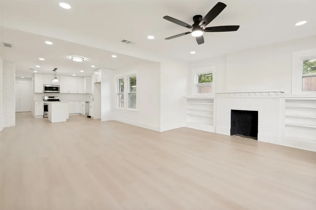 2450 Emmett Street Dallas TX 75211