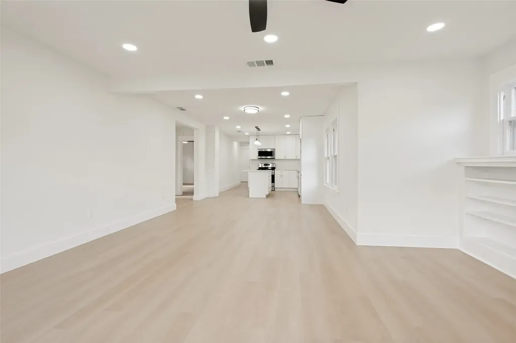 2450 Emmett Street Dallas TX 75211