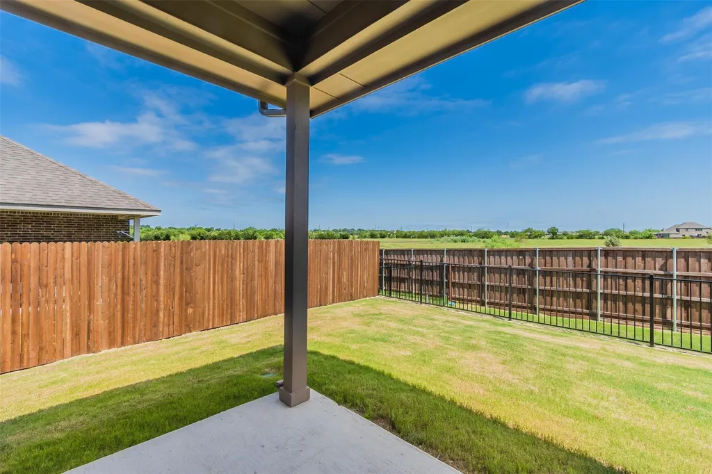 1343 Fox Hollow Road Krum TX 76249