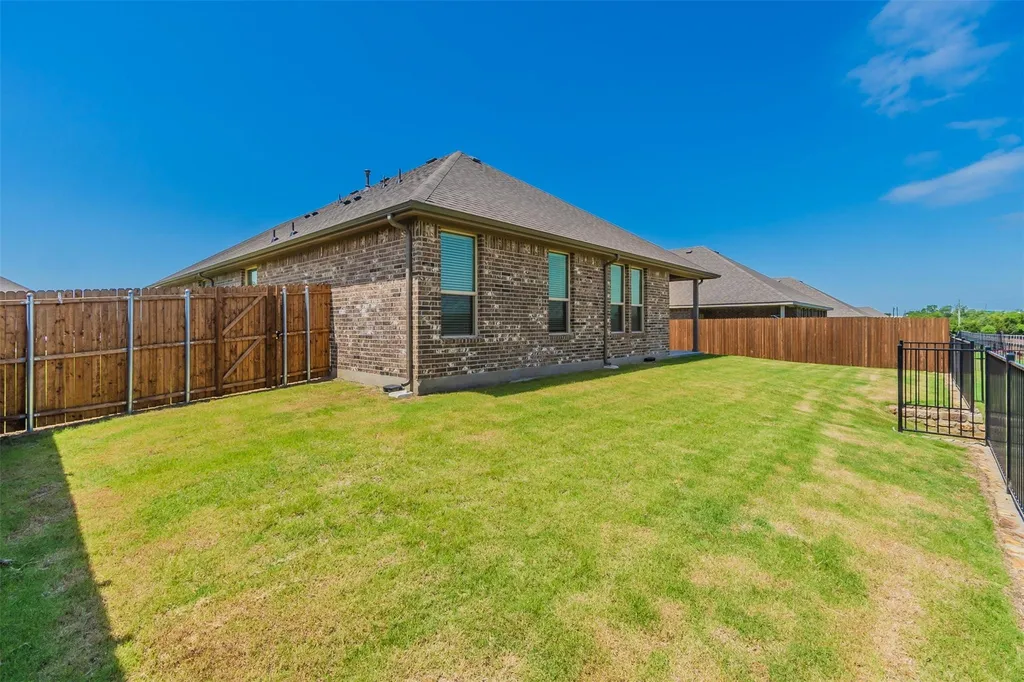 1343 Fox Hollow Road Krum TX 76249