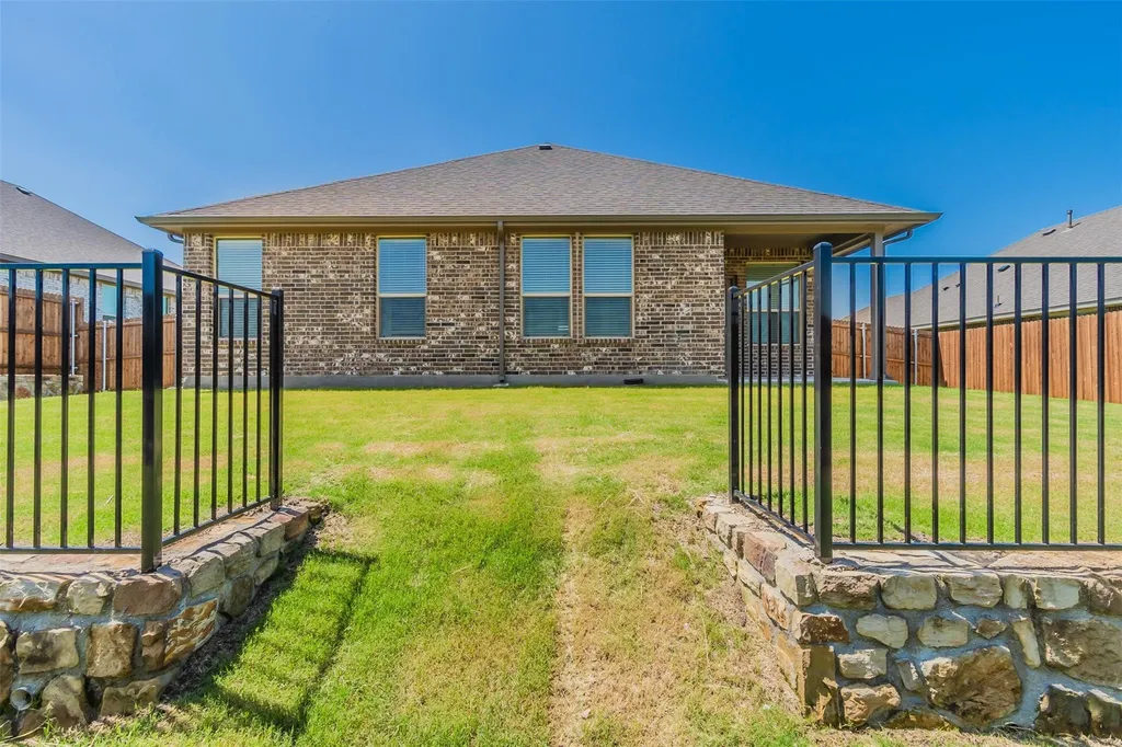 1343 Fox Hollow Road Krum TX 76249