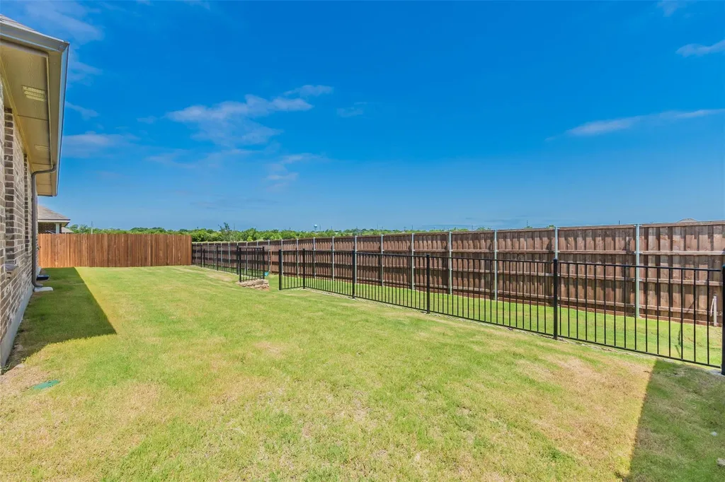 1343 Fox Hollow Road Krum TX 76249