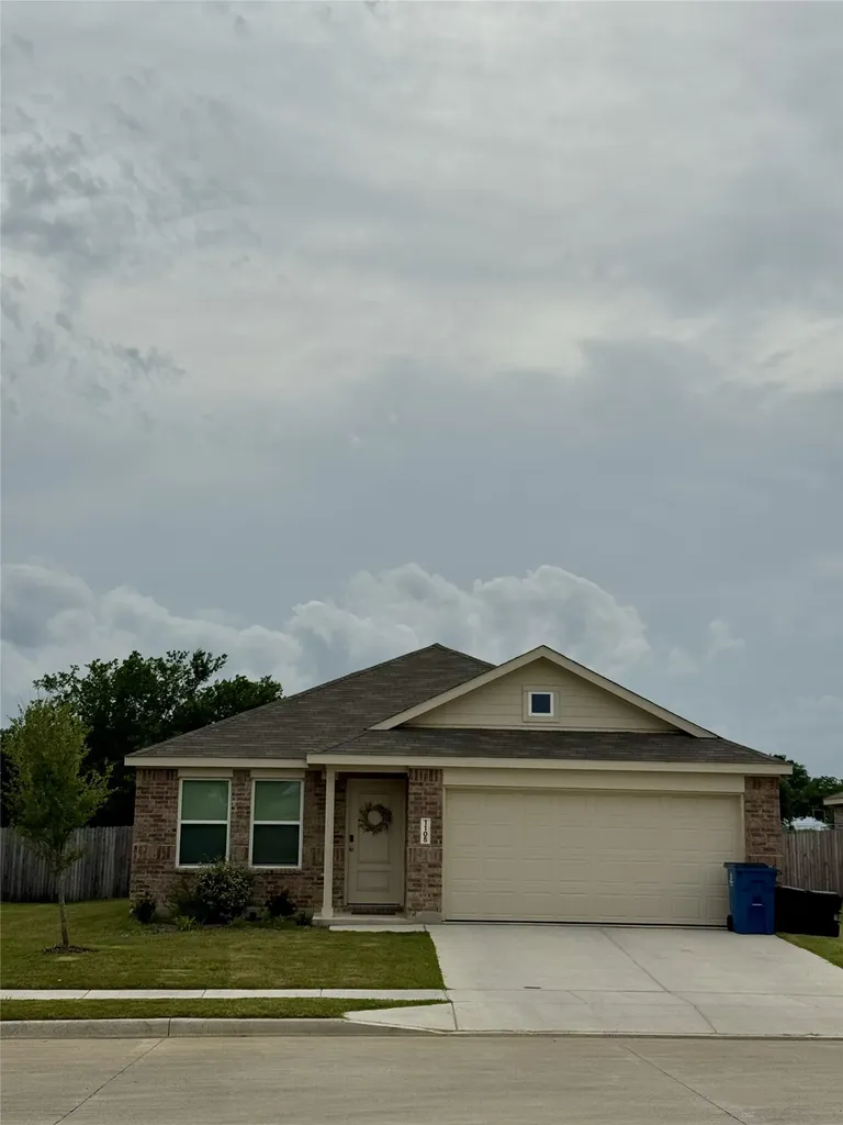 1105 Ledgestone Drive Cleburne TX 76031