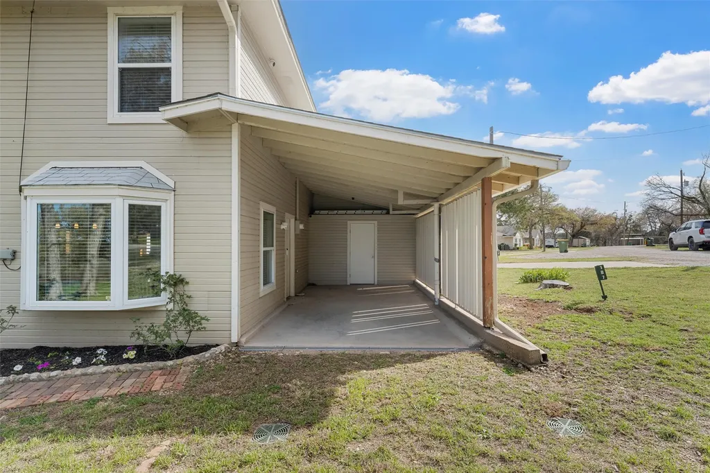 187 Cr 1766 Clifton TX 76634