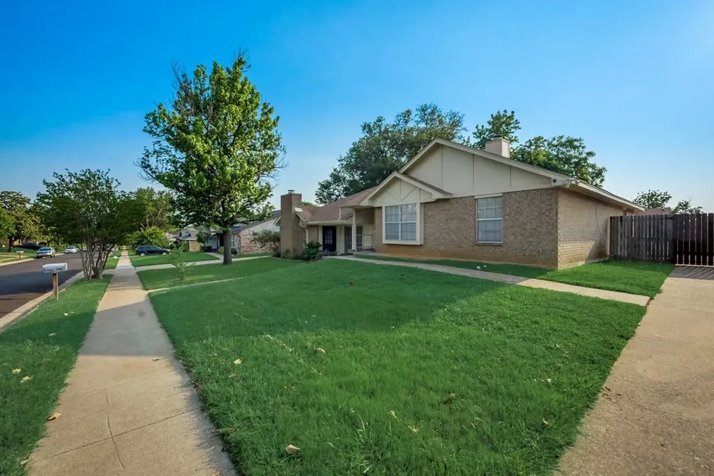 2925 Kathleen Lane Euless TX 76039