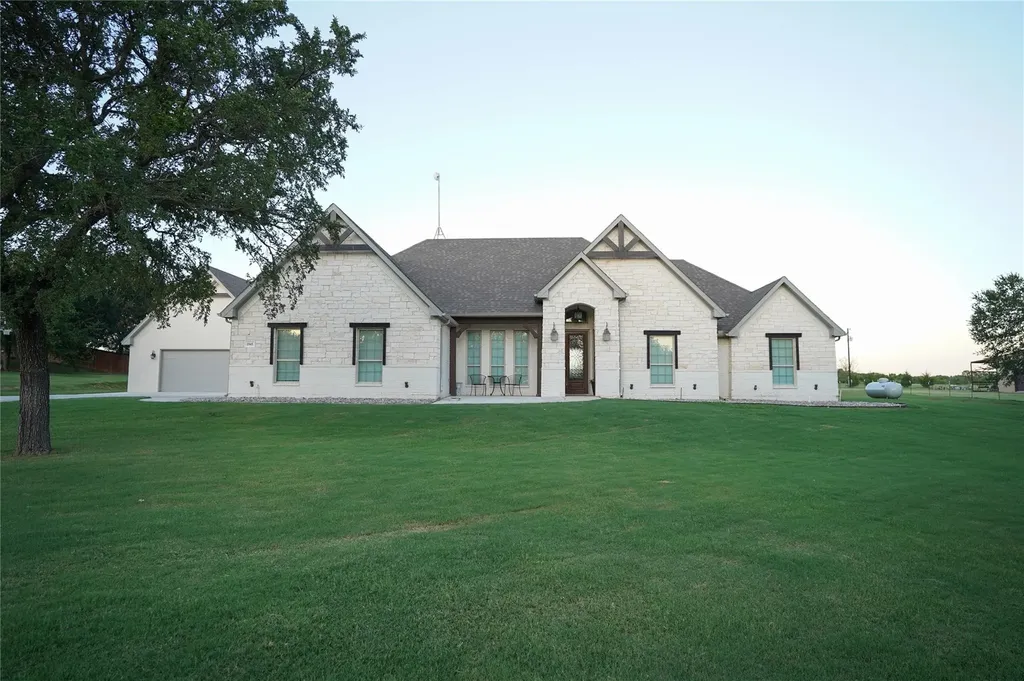 1945 County Road 1111 Decatur TX 76234
