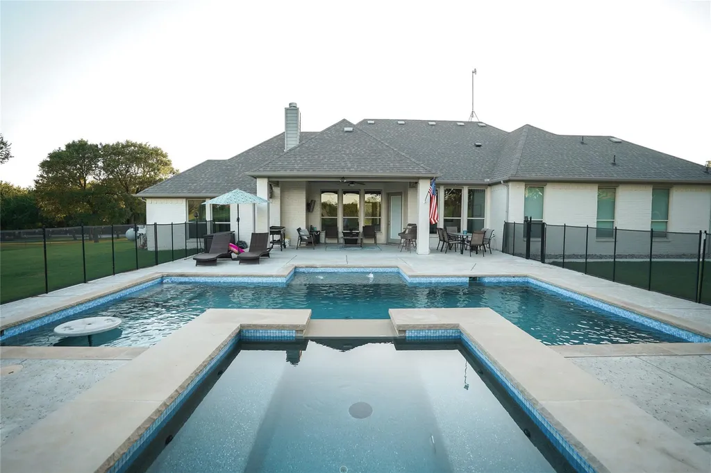 1945 County Road 1111 Decatur TX 76234