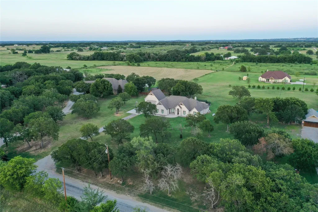 1945 County Road 1111 Decatur TX 76234