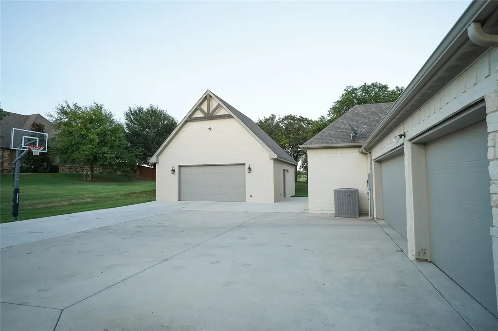 1945 County Road 1111 Decatur TX 76234