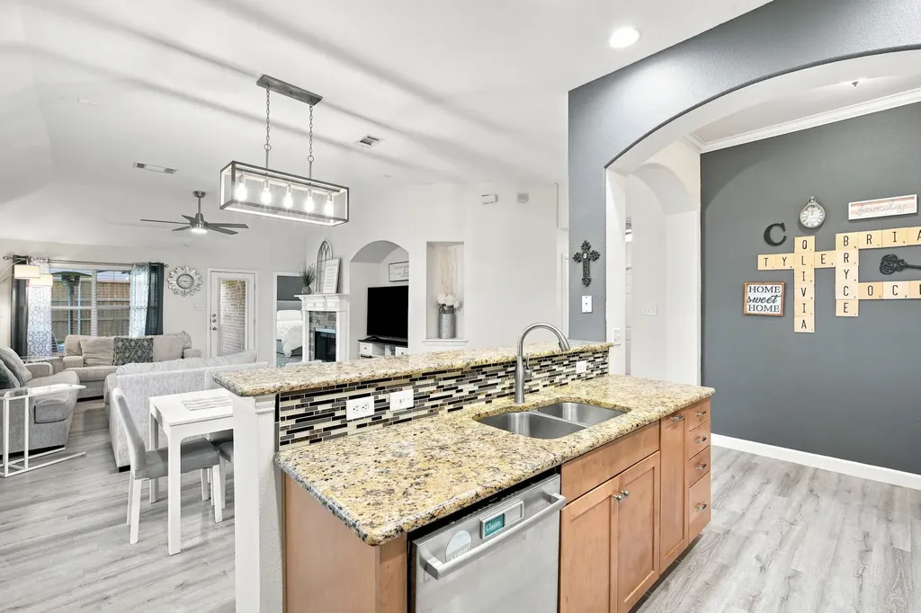 5205 Medallion Court Midlothian TX 76065