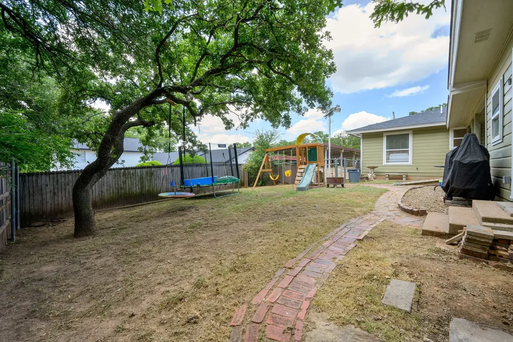 2100 NW 4th Avenue Mineral Wells TX 76067
