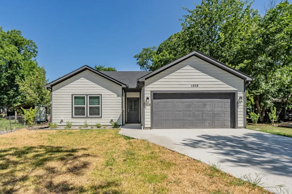 1508 W 12th Avenue Corsicana TX 75110