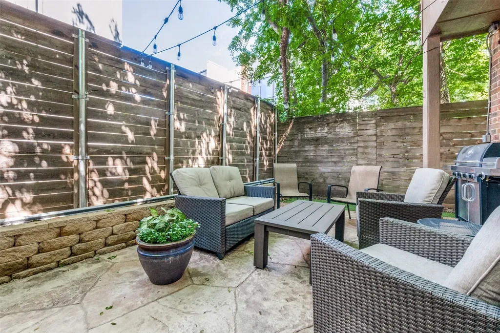 2608 N Garrett Avenue Dallas TX 75206