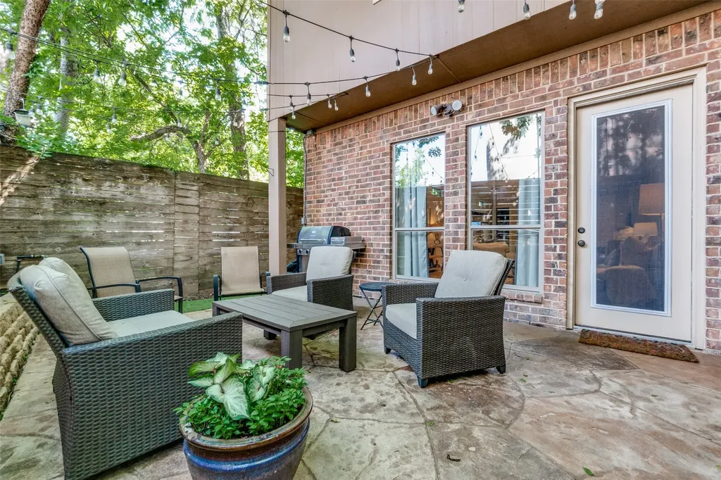 2608 N Garrett Avenue Dallas TX 75206