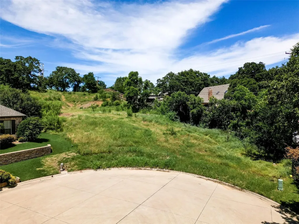 2001 Windswept Court Arlington TX 76012