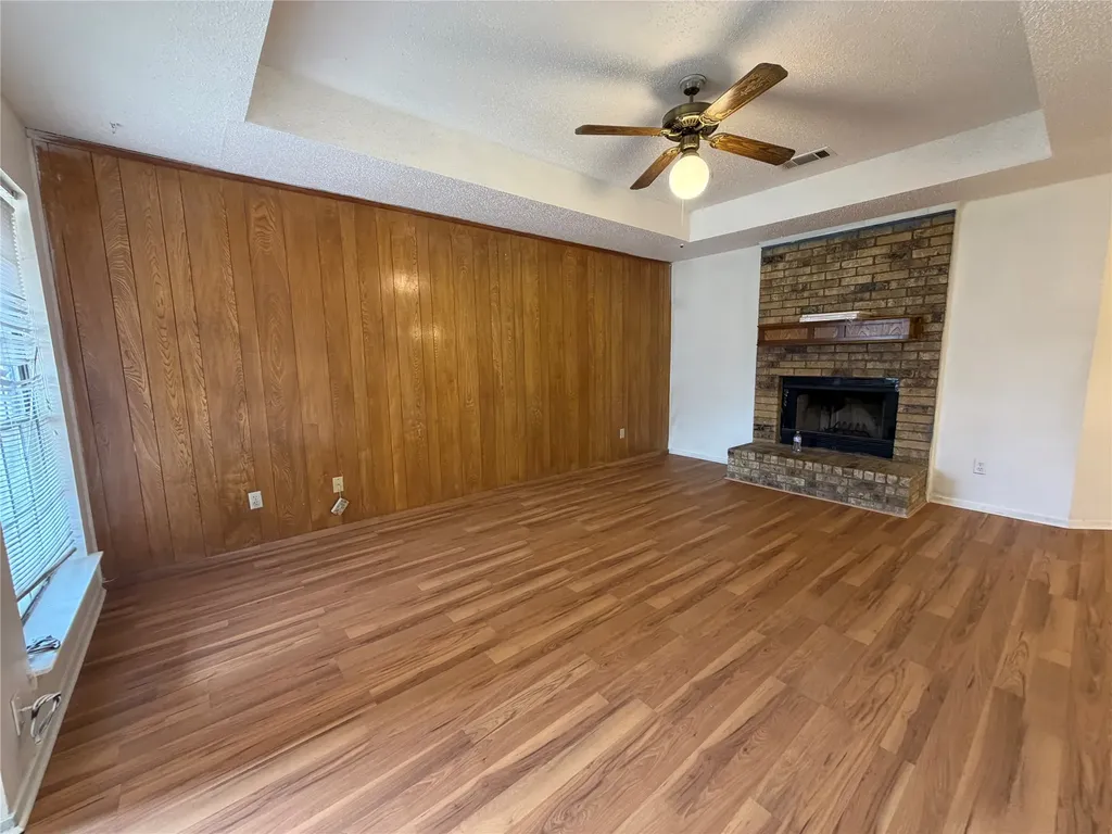 425 Signal Hill Court N Fort Worth TX 76112
