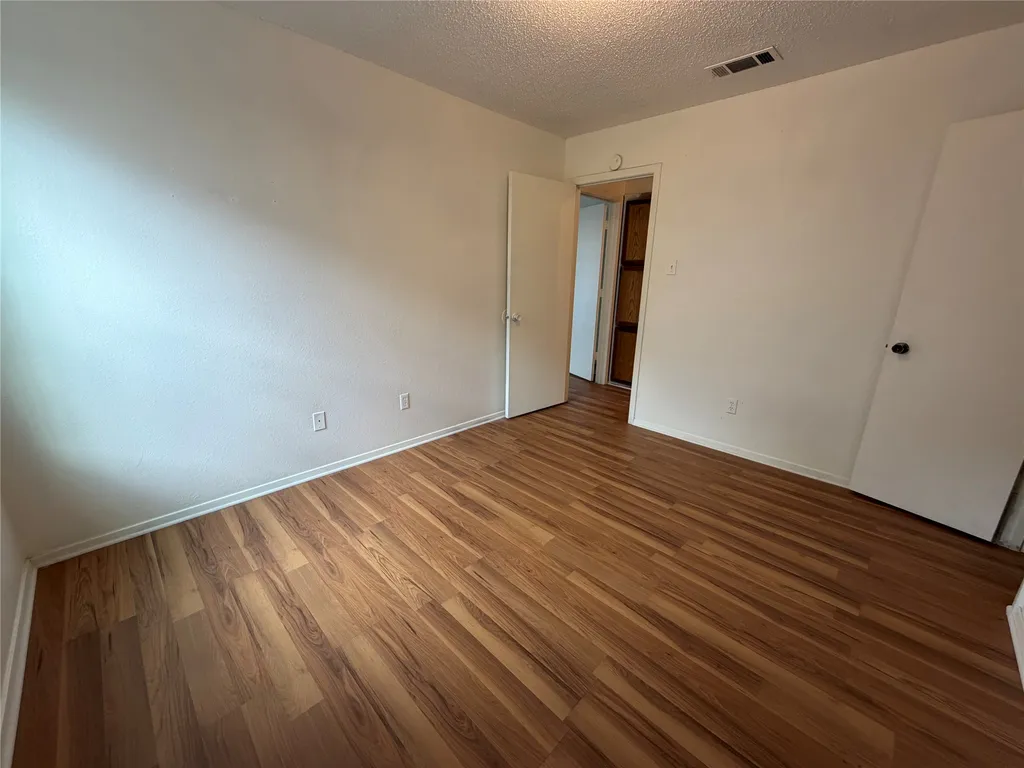 425 Signal Hill Court N Fort Worth TX 76112