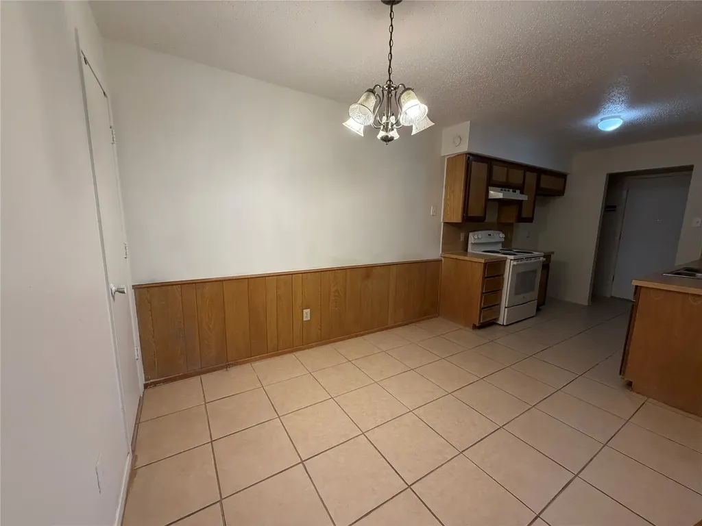 425 Signal Hill Court N Fort Worth TX 76112