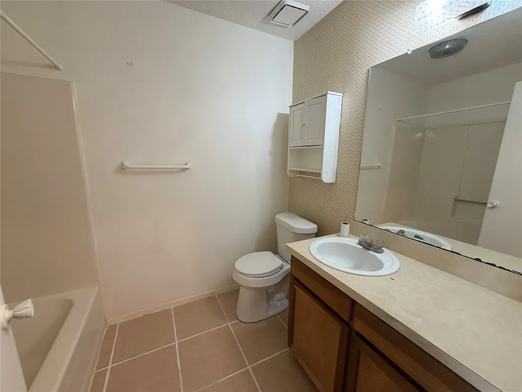 425 Signal Hill Court N Fort Worth TX 76112
