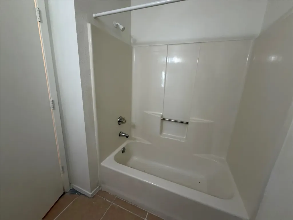 425 Signal Hill Court N Fort Worth TX 76112