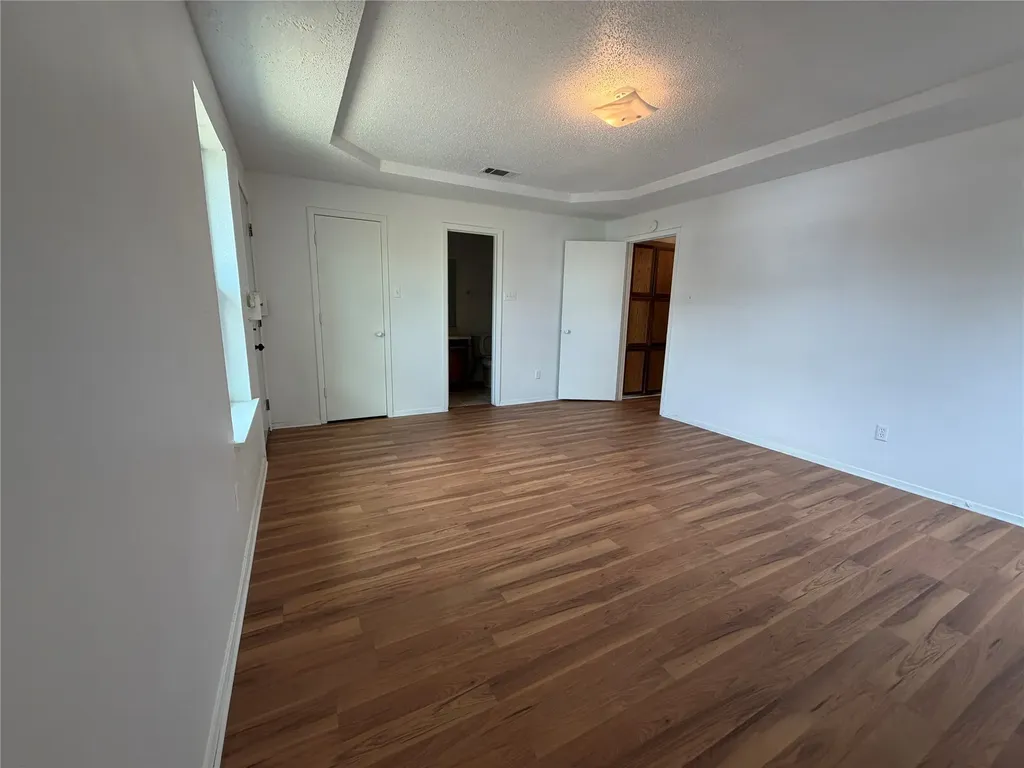 425 Signal Hill Court N Fort Worth TX 76112