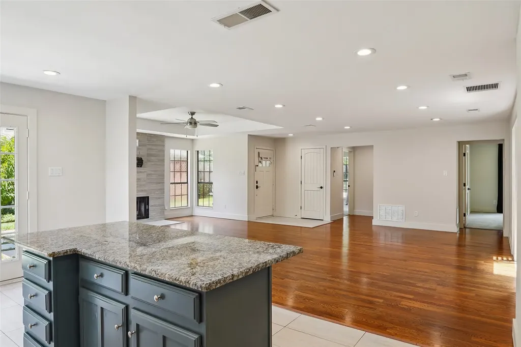 14815 Surveyor Boulevard Addison TX 75001