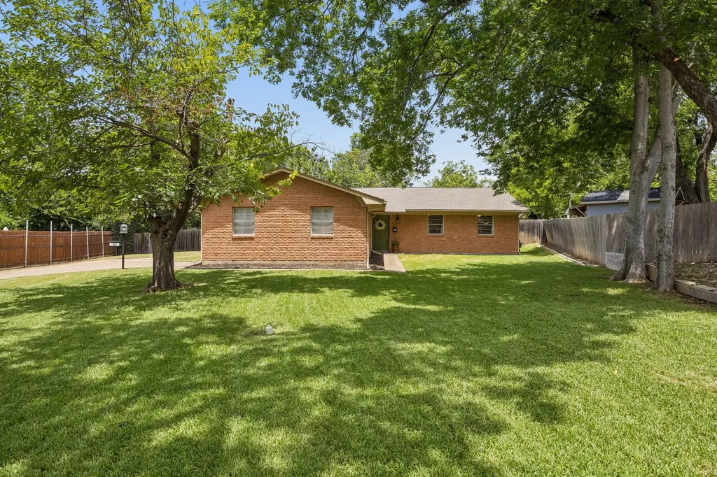 1034 8th Street Grand Prairie TX 75050