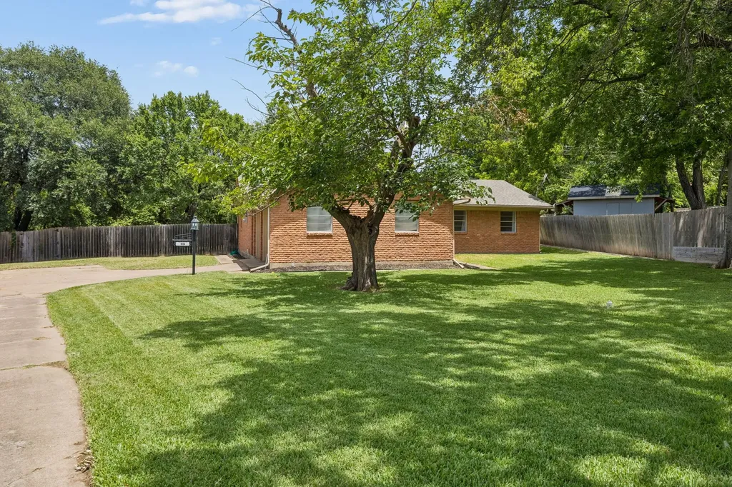 1034 8th Street Grand Prairie TX 75050