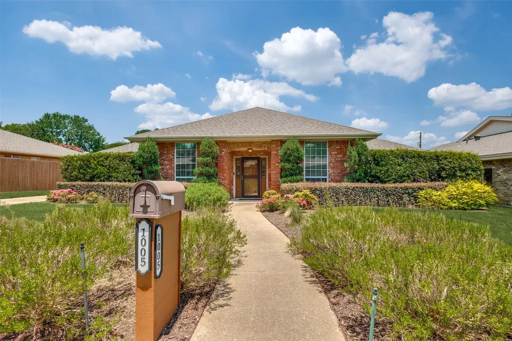 1005 De Pauw Drive Arlington TX 76012
