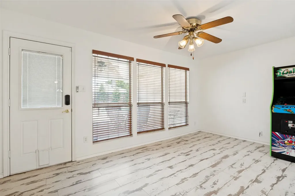 1005 De Pauw Drive Arlington TX 76012