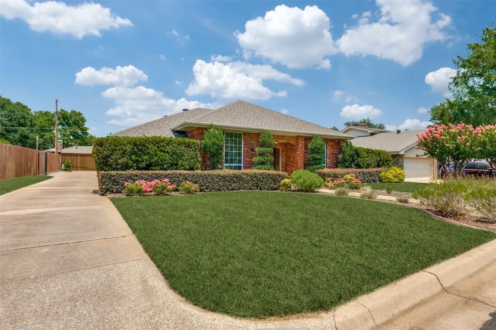 1005 De Pauw Drive Arlington TX 76012