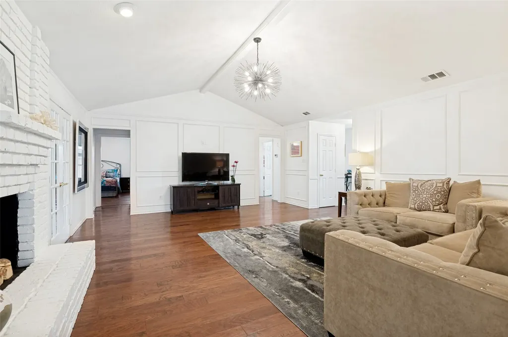 1005 De Pauw Drive Arlington TX 76012