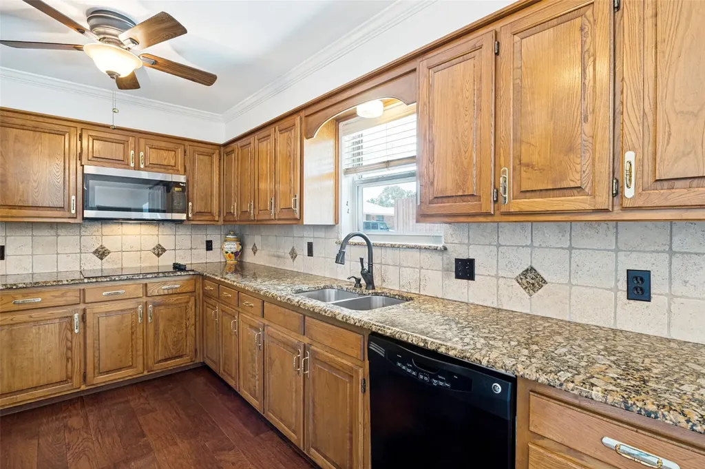 1005 De Pauw Drive Arlington TX 76012