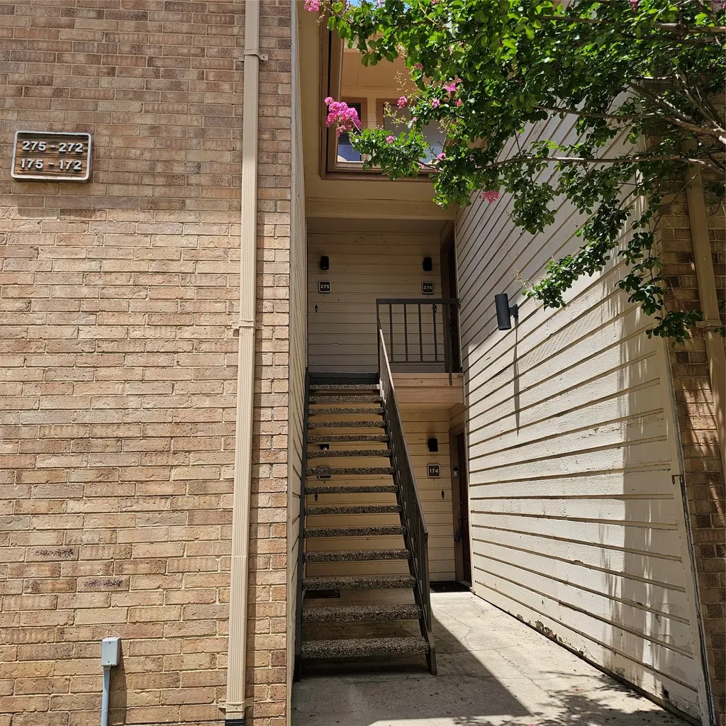16301 Ledgemont Lane Addison TX 75001