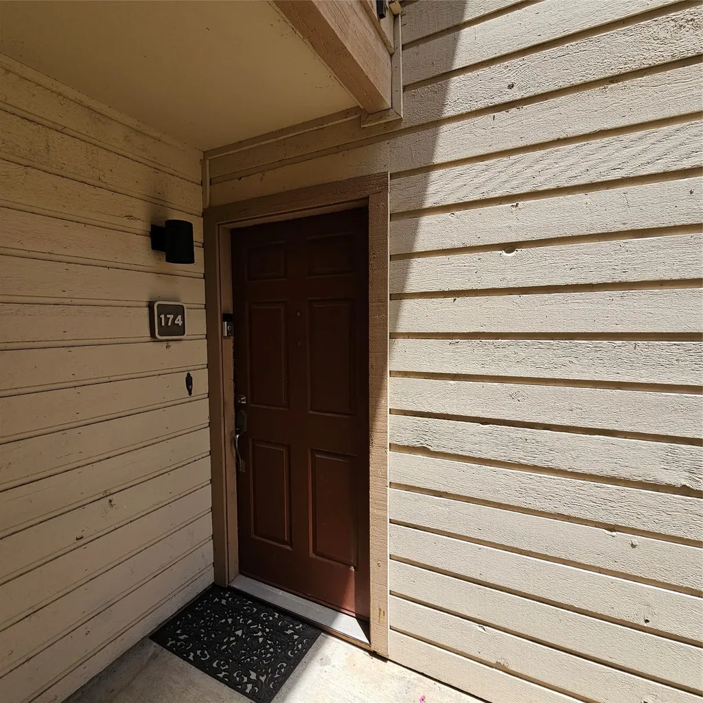 16301 Ledgemont Lane Addison TX 75001